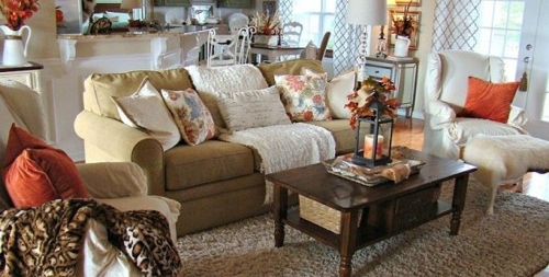 Salon avec un canapé beige