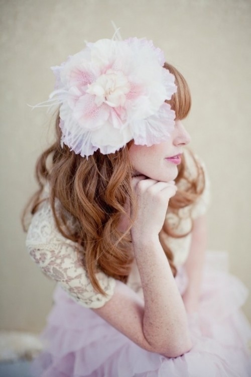 Splendide grande fleur rose cheveux