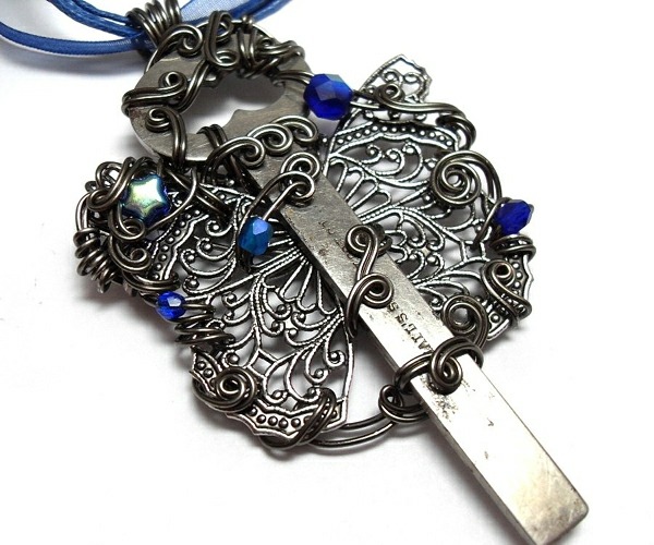 accessoires bijoux collier fantaisie clés bleu