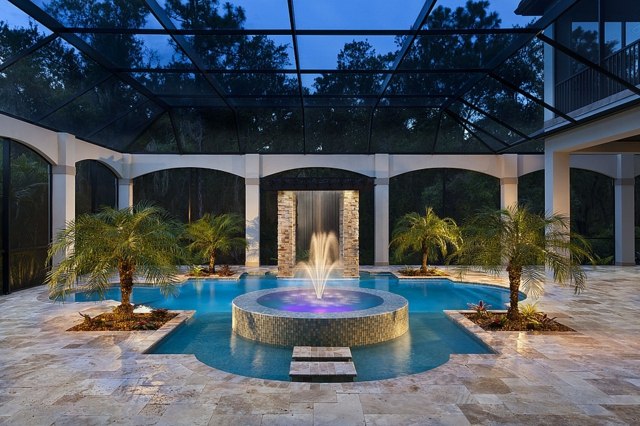 aménagement piscine fontaine design