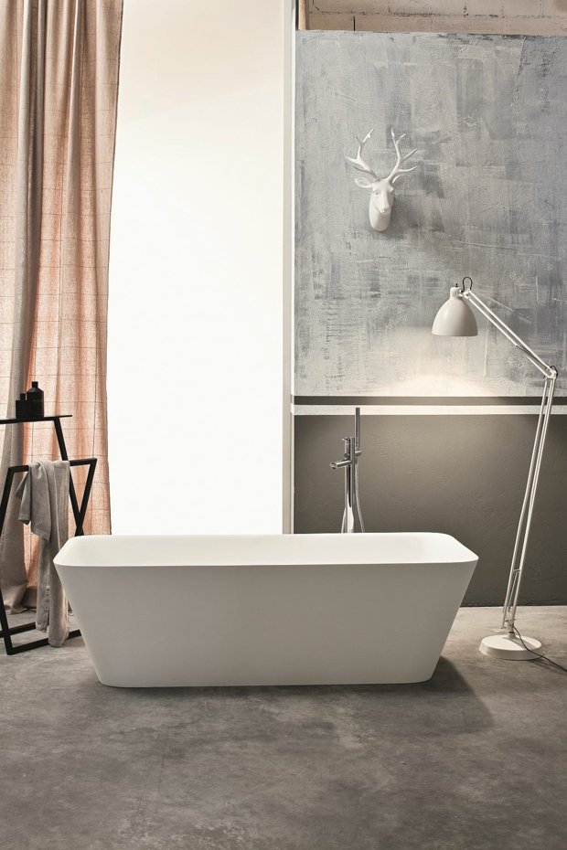 aménagement salle de bain riche en textures mobilier moderne