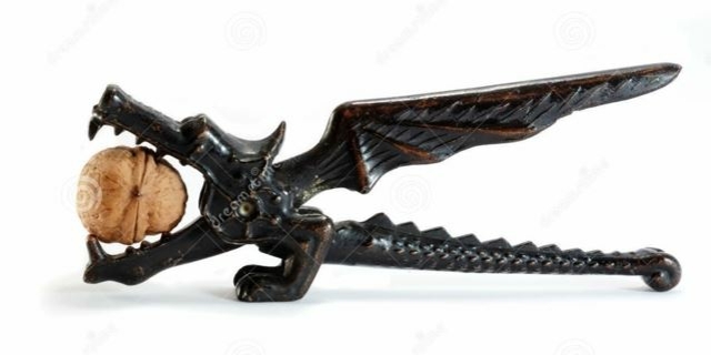 angleterre topiaire casse noisette dragon metal