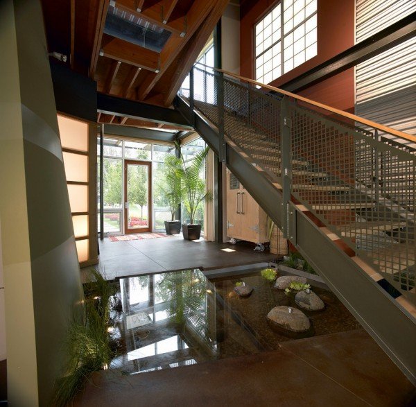 architecture moderne bassin ntérieur escalier