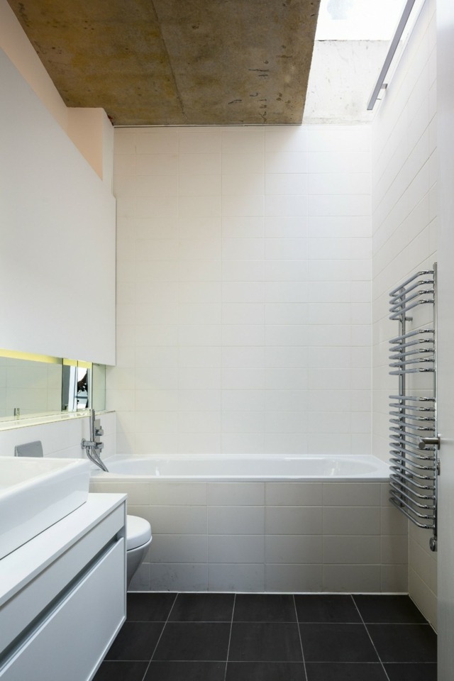 architecture moderne fente lumiere salle bains