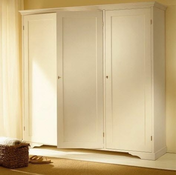 armoire blanche design trois portes