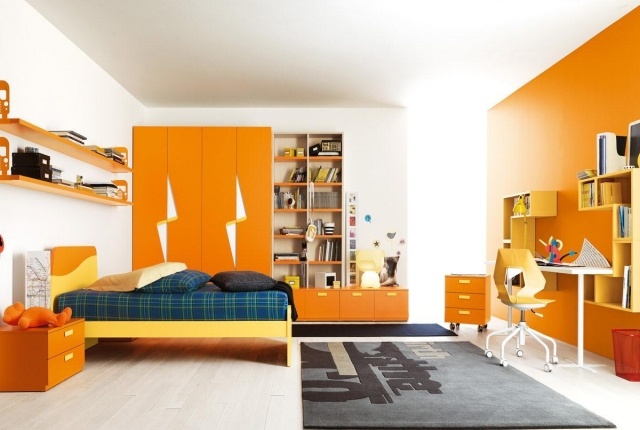 armoire-chambre-enfant-orange-poignées-blanches-bibliothèque
