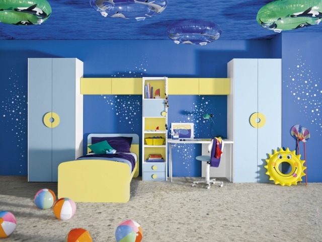 armoire-chambre-enfant-thème-nautique-accents-bleus