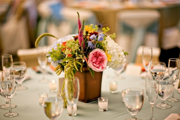 arrangement floral table