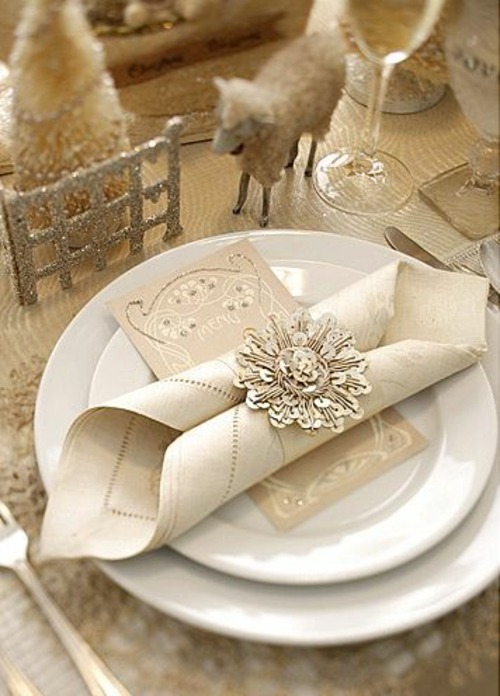 arts de la table beige assiette serviette fleur