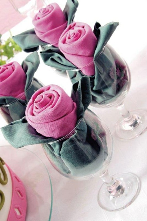 arts table disposition verre serviette rose vert