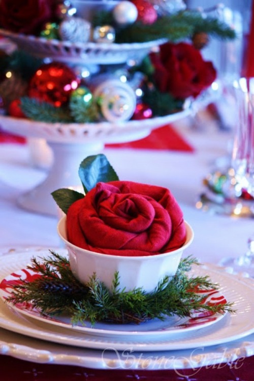 arts table pliage serviette rose rouge coupe bol