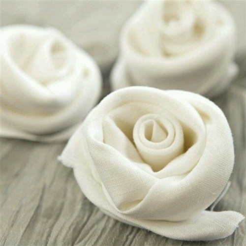 arts table rose blanche serviette pliee