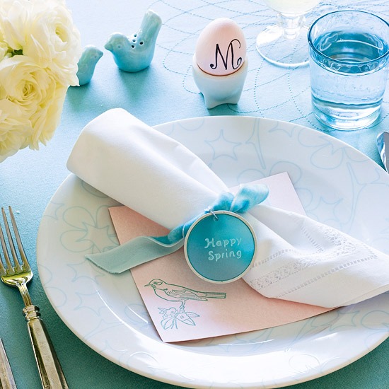 assiette serviette bleu table