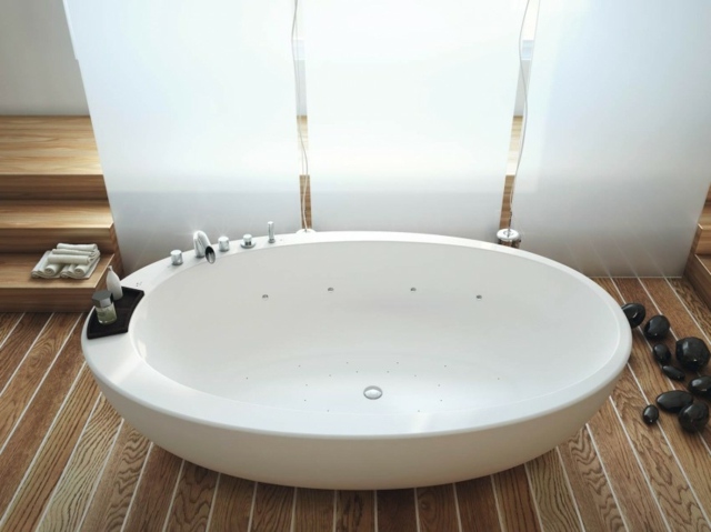 baignoire ovale blanche sol bois
