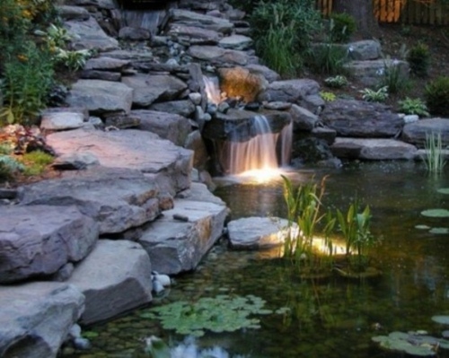bassin de jardin etang cascade eau eclairage