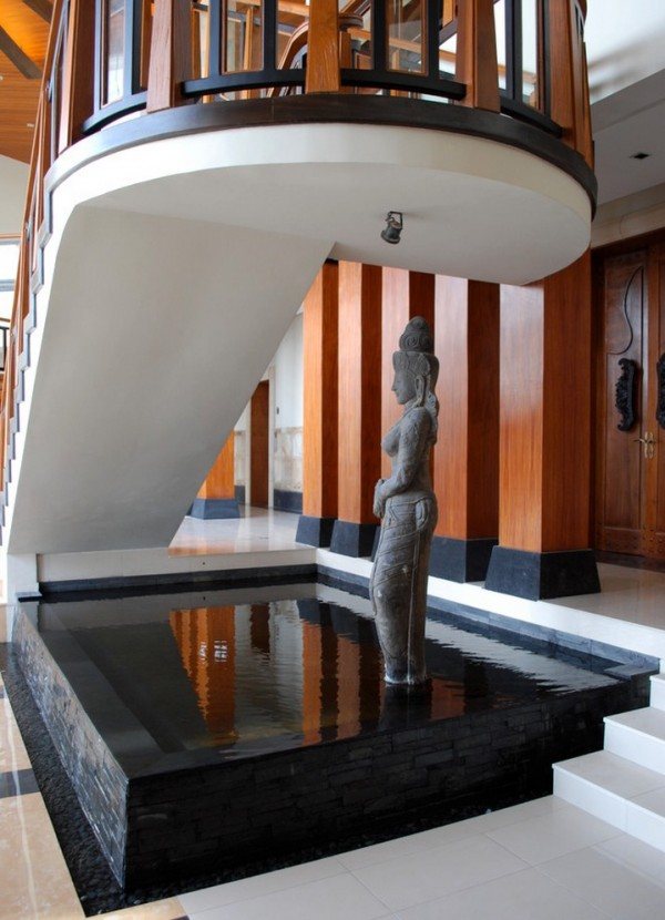 bassin eau sous escalier sculpture