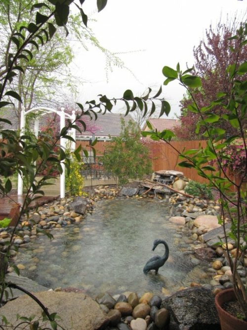 bassin jardin romantique pierres