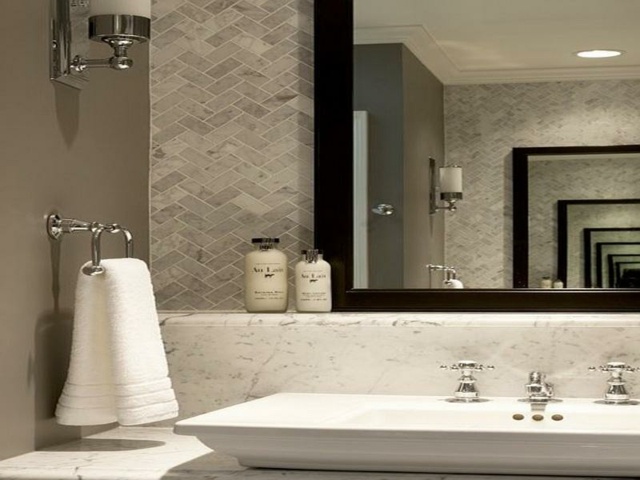 Carrelage gris diagonale de salle bains classique et élégante luxe design