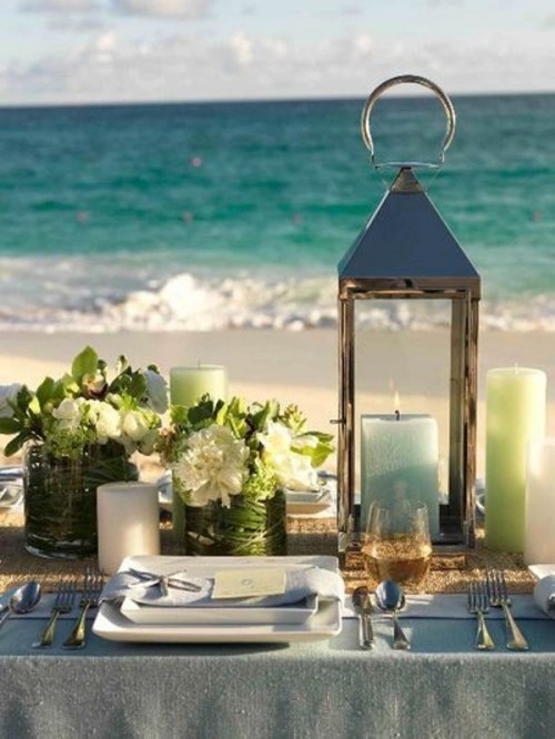 belle table de mariage au bord de la plage
