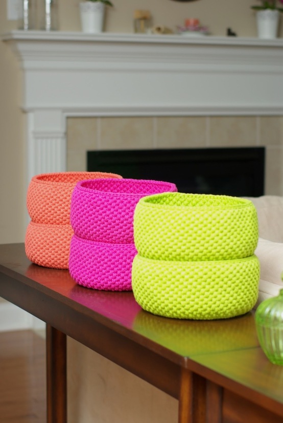 Super idée déco DIY avec ces bols tricotés crochet décoratifs salon