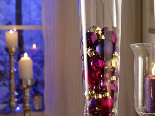 boules-Noël-violettes-roses-dorées-déco-vase-verre
