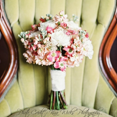 bouquet genereux couleurs fraîches mariage