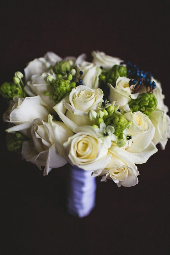 bouquet mariage en hiver roses blanches