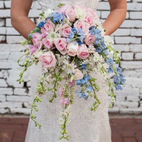 bouquet mariage rose bleu blanc