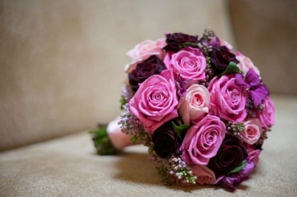 bouquet rond rose violettes