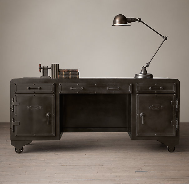 bureau-design-Iron-Vault-Desk-rivets-design-masculin-original  bureau design