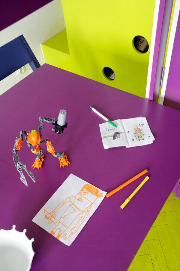 bureau enfant violet appartement coloré