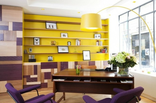 bureau reception etageres lampadaire jaune