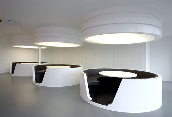 bureau rond design moderne blanc noir