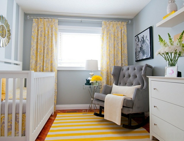 bébé chambre tapis raye jaune blanc gris bleu