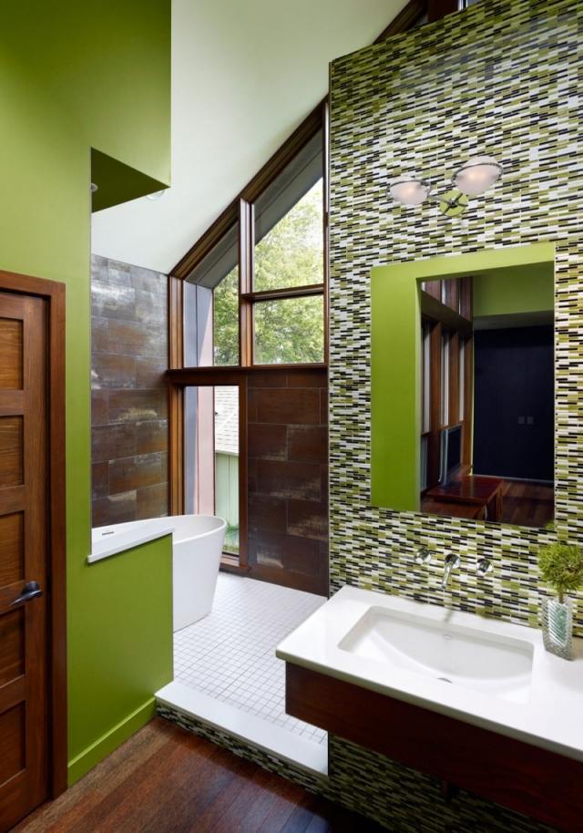 carrelage-salle-bains-mosaïque-murale-vert-clair-noir-banc-déco-intéressante-miroir-vasque-blanc