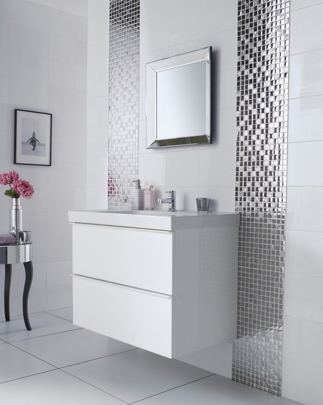 carrelage-salle-bains-mosaïque-murale-vitreuse-originale-meuble-vasque-blanc carrelage salle de bains