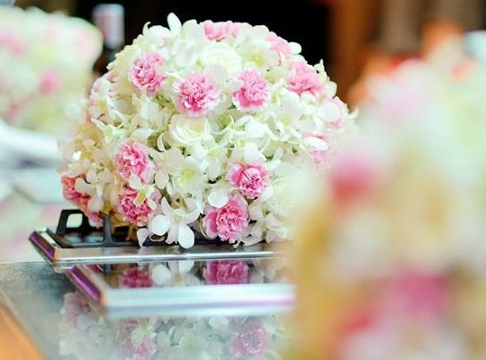 centre de table orchidee blanc rose boule