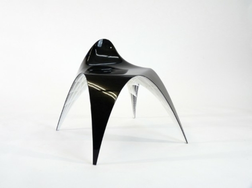 chaise de design noir brillant