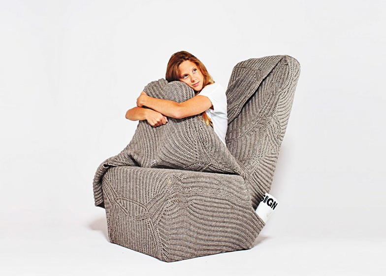chaise originale avec couverture pour hiver
