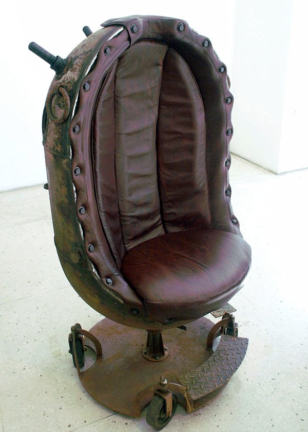 chaise originale cuire metal bombe sous marine