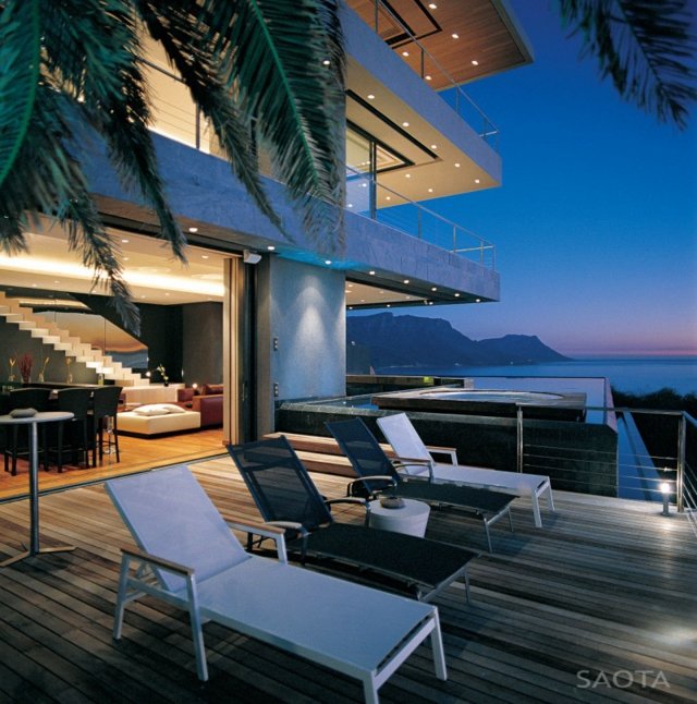 chaises longue terrasse maison mer