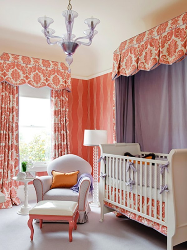Chambre bébé en couleur très vives  déco orange