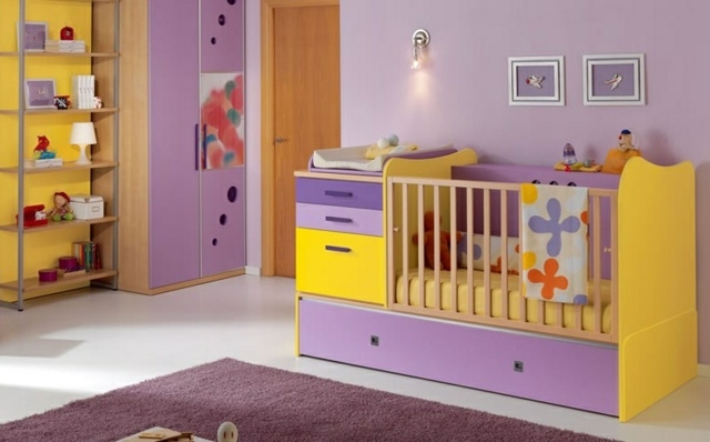 chambre bébé fille violet jaune