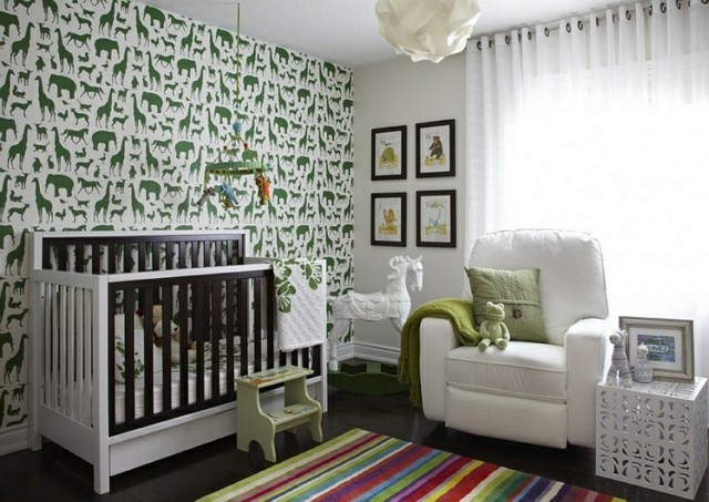 chambre bébé papier peint vert blanc animaux africains