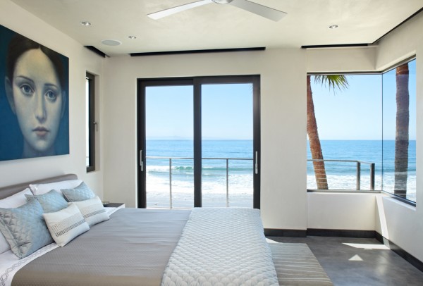 chambre coucher avec vue idyllique sur ocean