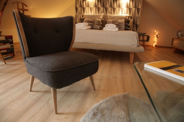 Partie du deuxième étage de l'appartement mansardé  meubles scandinaves bois