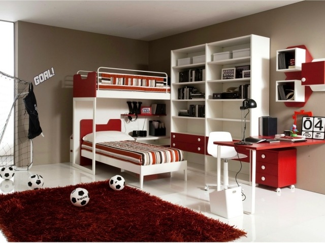 chambre-garçon-idée-de-décoration-originale-tapis-rouge