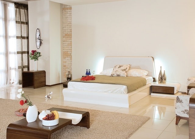 chambre-zen-idées-atmosphère-chambre-coucher-blanc-beige-tapis-beige-mobilier-bois-fleurs chambre zen