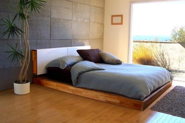chambre-zen-idées-atmosphère-chambre-coucher-lit-bas-bois-couverture-bleu-clair-palmier-tapis-shaggy chambre zen