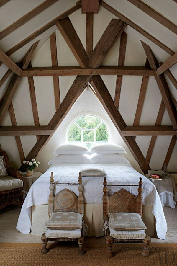 chambre à coucher rustique poutres bois exposées